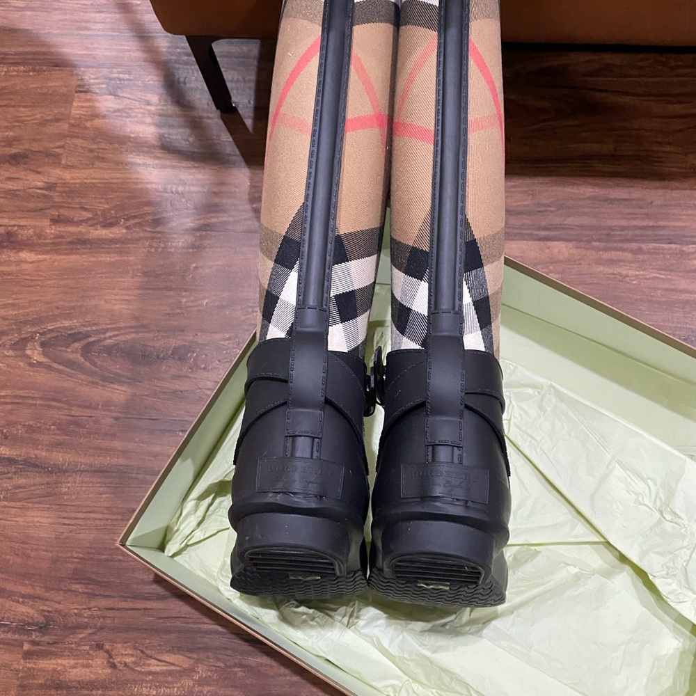 Burberry Vintage Check Rainboots - Picture 12 of 12